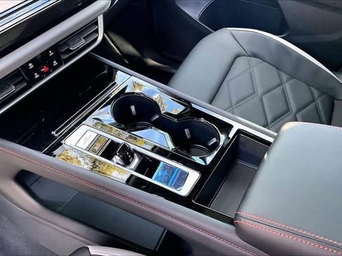 New 2026 Volkswagen Atlas Peak Edition image 7