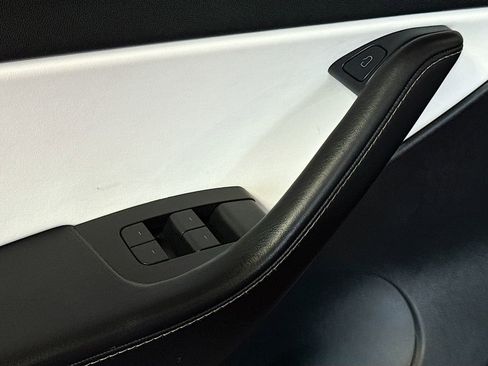 Used 2021 Tesla Model Y Performance image 26