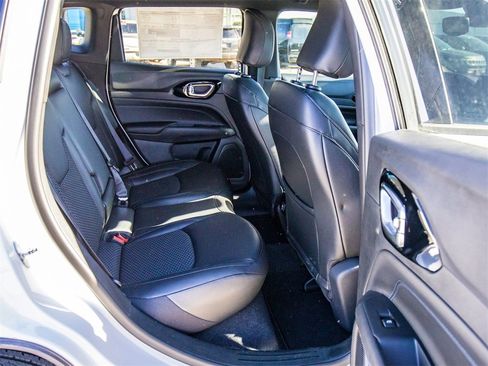 New 2026 Jeep Compass Latitude image 17