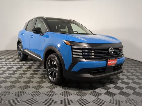 Certified 2025 Nissan Kicks SR FWD image 1