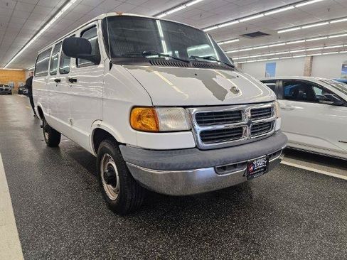 Used 2001 Dodge B2500 Passenger RWD image 4