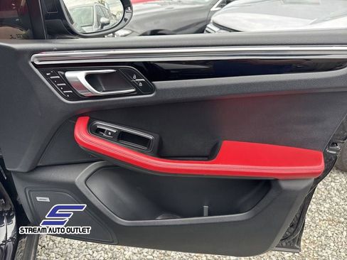 Used 2021 Porsche Macan S image 31