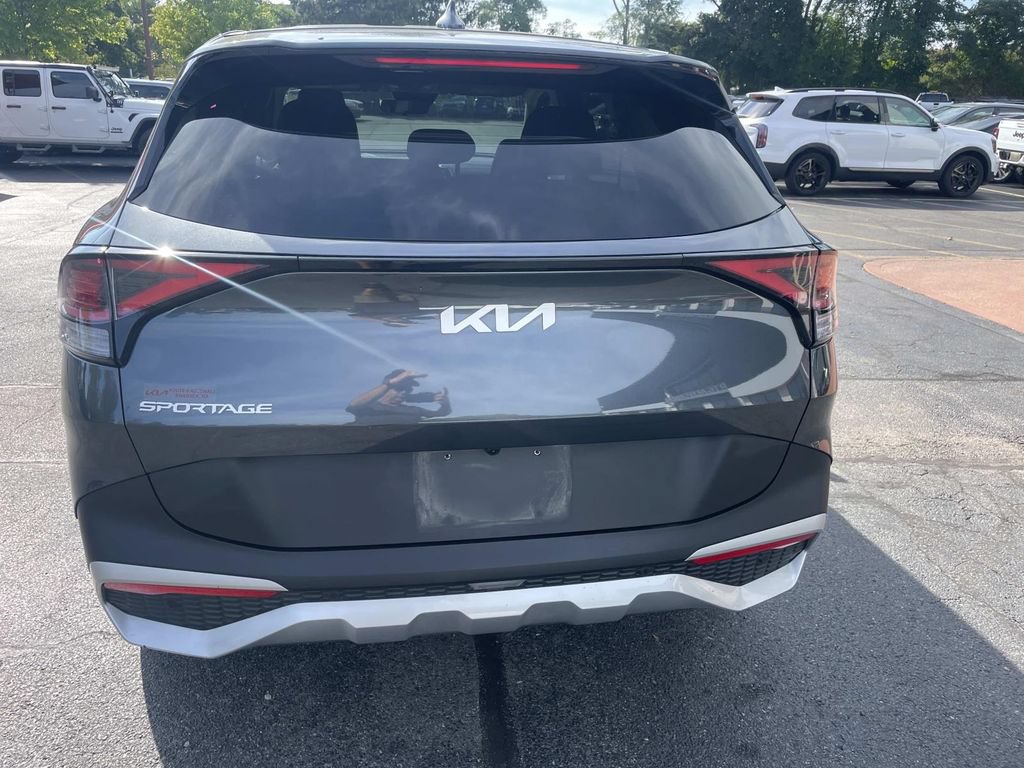 Used 2025 Kia Sportage EX FWD image 4
