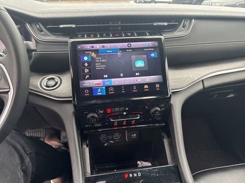 Used 2023 Jeep Grand Cherokee L Limited image 11