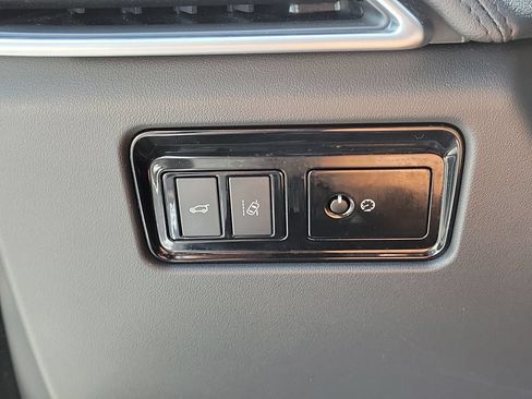 Used 2018 Jaguar F-PACE Portfolio AWD/4WD image 38