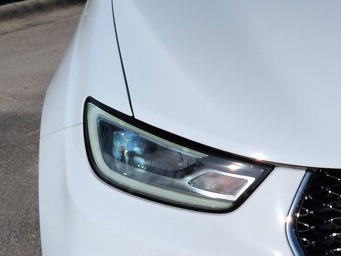 Used 2025 Chrysler Pacifica Select image 9