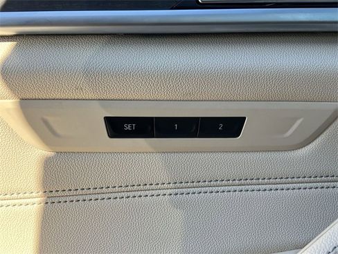 Used 2022 BMW 540i w/ Premium Package image 30