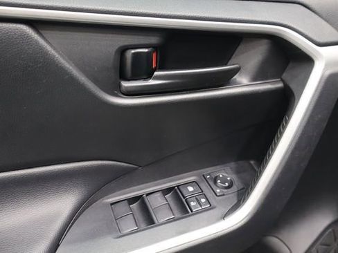 Used 2021 Toyota RAV4 LE image 15