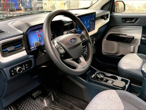 Used 2025 Ford Maverick XLT image 16