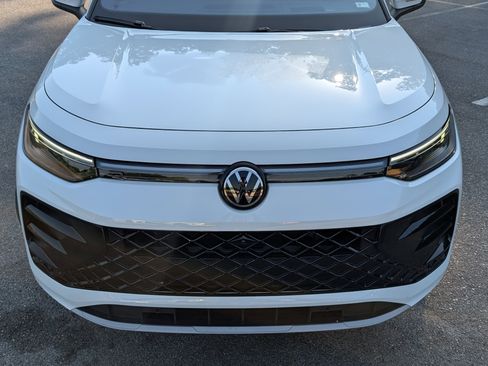 Used 2025 Volkswagen Tiguan SEL R-Line AWD/4WD image 12