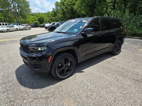 Used 2024 Jeep Grand Cherokee L Altitude AWD/4WD image 2