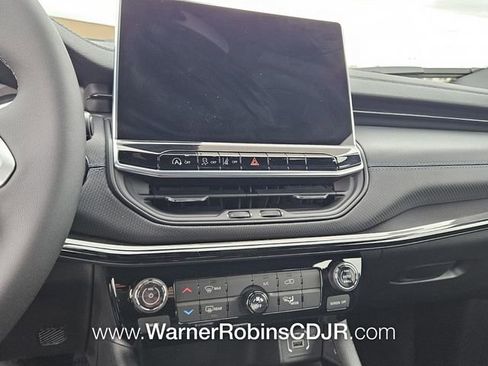 New 2026 Jeep Compass Latitude image 19