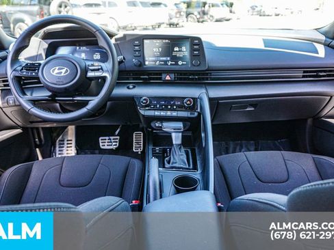 Used 2025 Hyundai Elantra Sport image 25