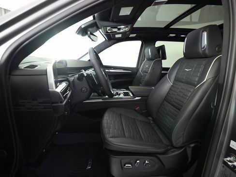 Used 2026 Cadillac Escalade V w/ LPO, Onyx Lite Package image 18