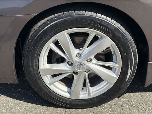 Used 2013 Nissan Altima 2.5 SL w/ Technology Pkg image 12