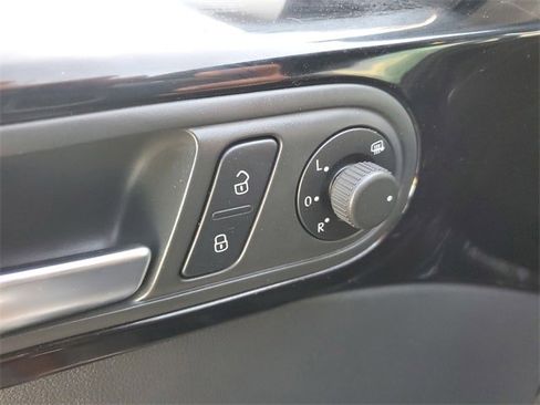 Used 2013 Volkswagen Beetle 2.0T image 10