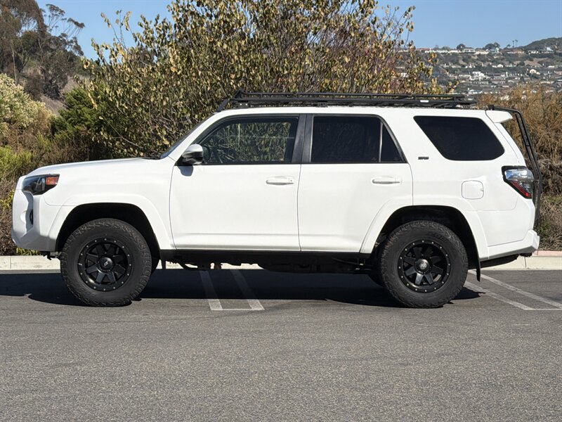 Used 2018 Toyota 4Runner SR5 AWD/4WD image 3