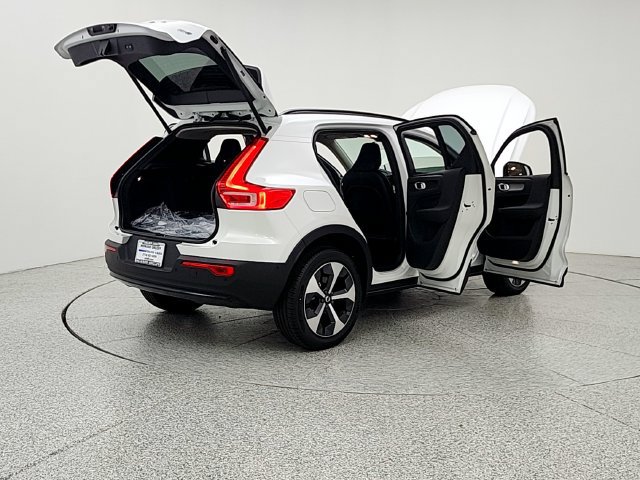 New 2026 Volvo XC40 B5 Plus w/ Protection Package Premier AWD/4WD image 11