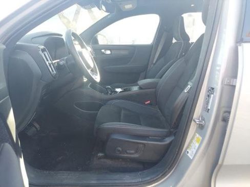 Used 2023 Volvo XC40 Recharge Plus image 6