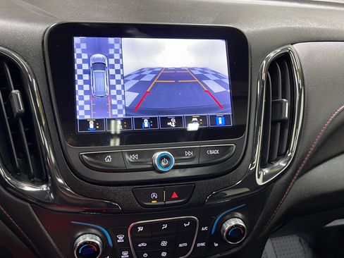 Used 2023 Chevrolet Equinox RS FWD image 9