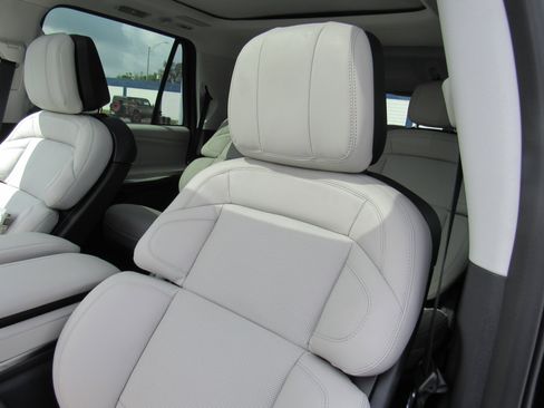 New 2025 Lincoln Navigator Reserve image 19