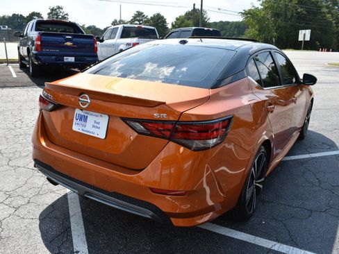 Used 2022 Nissan Sentra SR w/ SR Premium Package FWD image 5