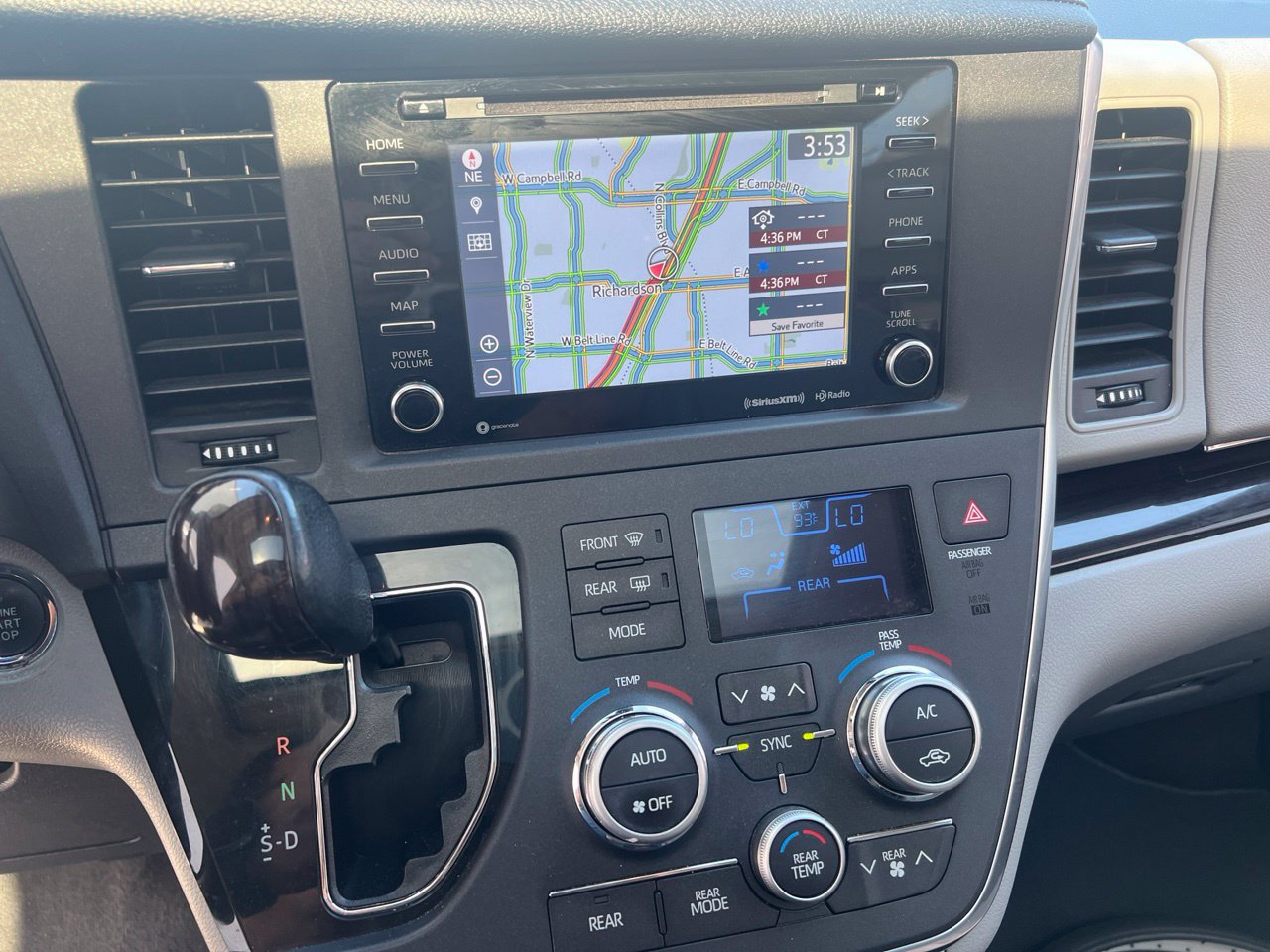 Used 2018 Toyota Sienna XLE w/ XLE Navigation Package FWD image 11