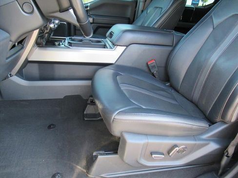 Used 2022 Ford F350 Platinum w/ FX4 Off-Road Package image 18