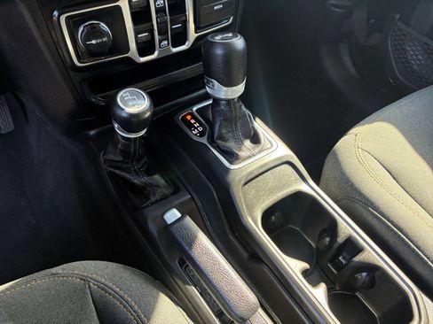 Used 2025 Jeep Wrangler Unlimited Sport AWD/4WD image 40