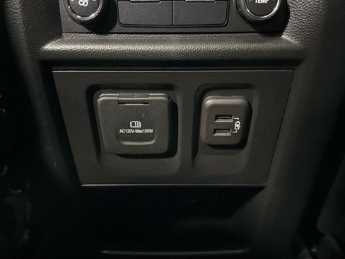 Used 2023 Chevrolet Traverse RS FWD image 40