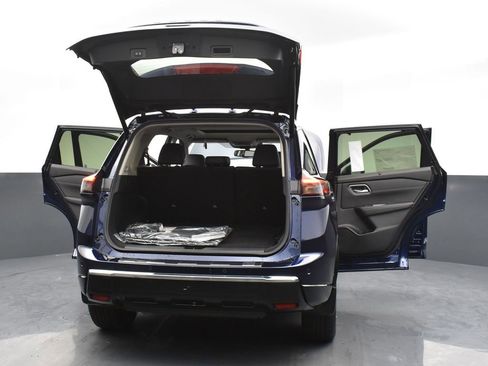 Used 2025 Nissan Rogue Platinum w/ Tech Package image 33