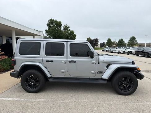 Used 2021 Jeep Wrangler Unlimited Sahara AWD/4WD image 6