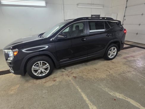 Used 2023 GMC Terrain SLE w/ Driver Convenience Package AWD/4WD image 4
