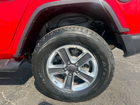 Used 2020 Jeep Wrangler Unlimited Sahara AWD/4WD image 12
