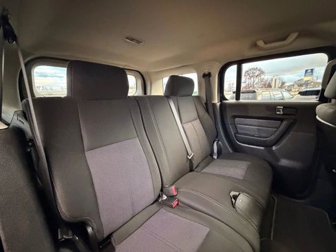 Used 2010 HUMMER H3 AWD/4WD image 25