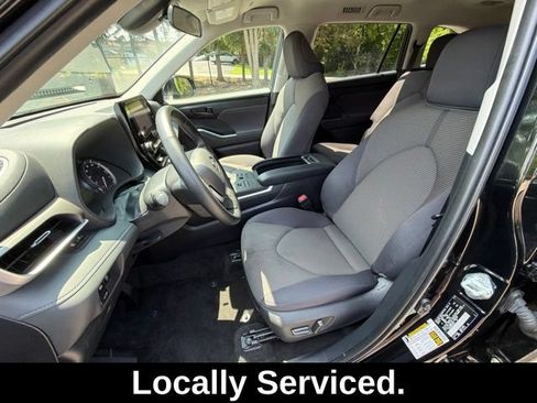 Used 2023 Toyota Highlander LE AWD/4WD image 28