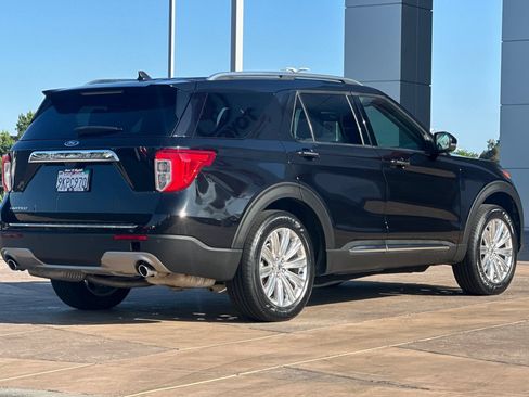 Used 2023 Ford Explorer Limited w/ Limited Technology Package RWD image 4