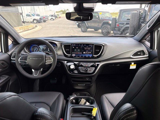 New 2027 Chrysler Pacifica Select FWD image 15