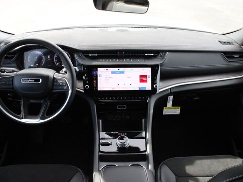 New 2026 Jeep Grand Cherokee Altitude AWD/4WD image 2