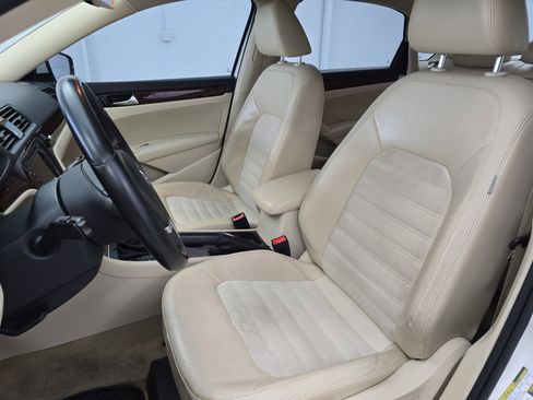 Used 2013 Volkswagen Passat 2.5 SEL Premium image 14