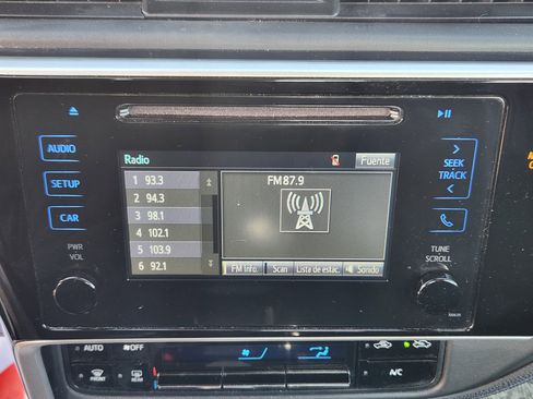 Used 2017 Toyota Corolla SE image 13