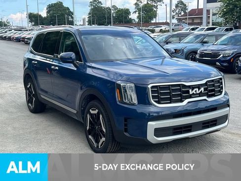 Used 2025 Kia Telluride S FWD image 3