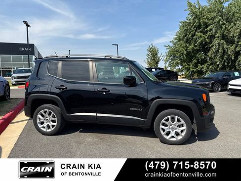 Used 2017 Jeep Renegade Latitude w/ Cold Weather Group AWD/4WD image 2