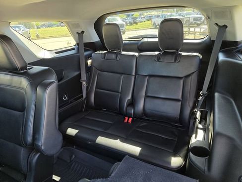 Used 2023 Ford Explorer Limited w/ Equipment Group 301A image 17