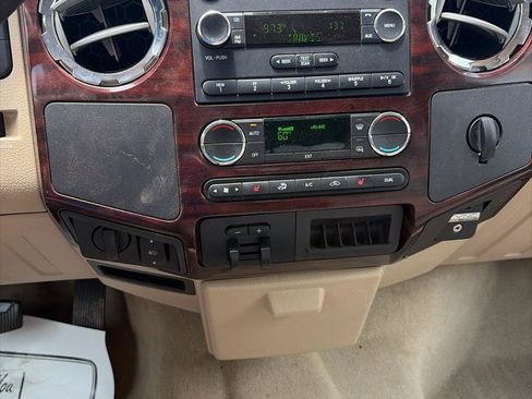 Used 2010 Ford F250 Lariat RWD image 11