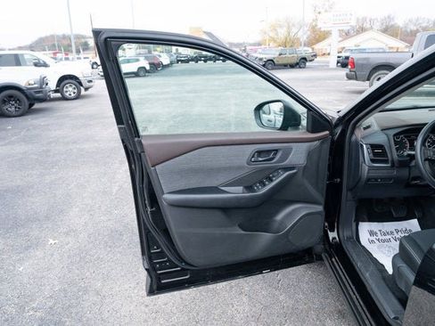 Used 2023 Nissan Rogue S image 10