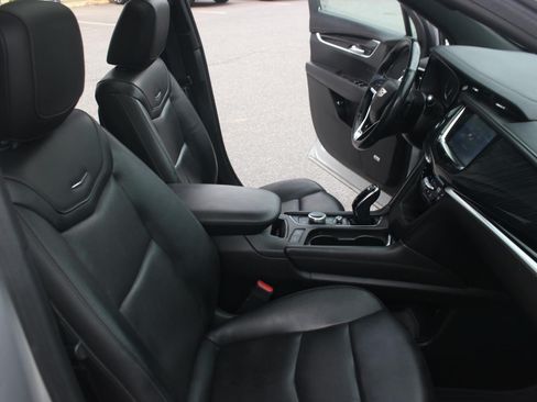 Used 2020 Cadillac XT6 Premium Luxury AWD/4WD image 36