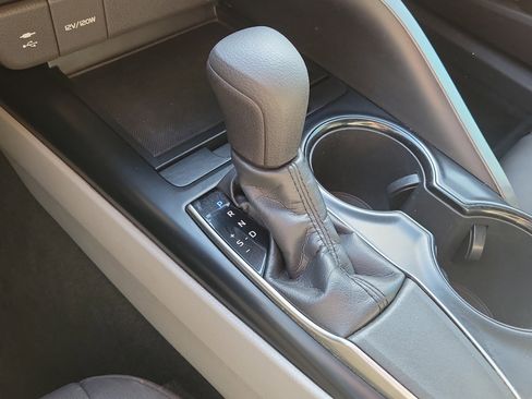 Used 2018 Toyota Camry LE image 33