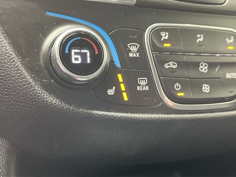Used 2020 Chevrolet Equinox LT FWD image 21