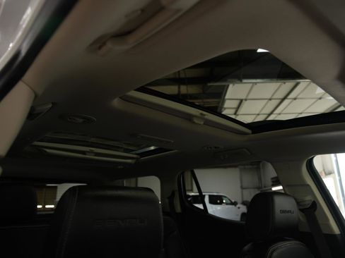 Used 2022 GMC Acadia Denali w/ Denali Ultimate Package image 21